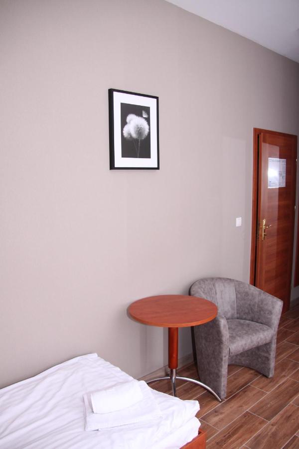Hotel Przylesie Sierosław Buitenkant foto