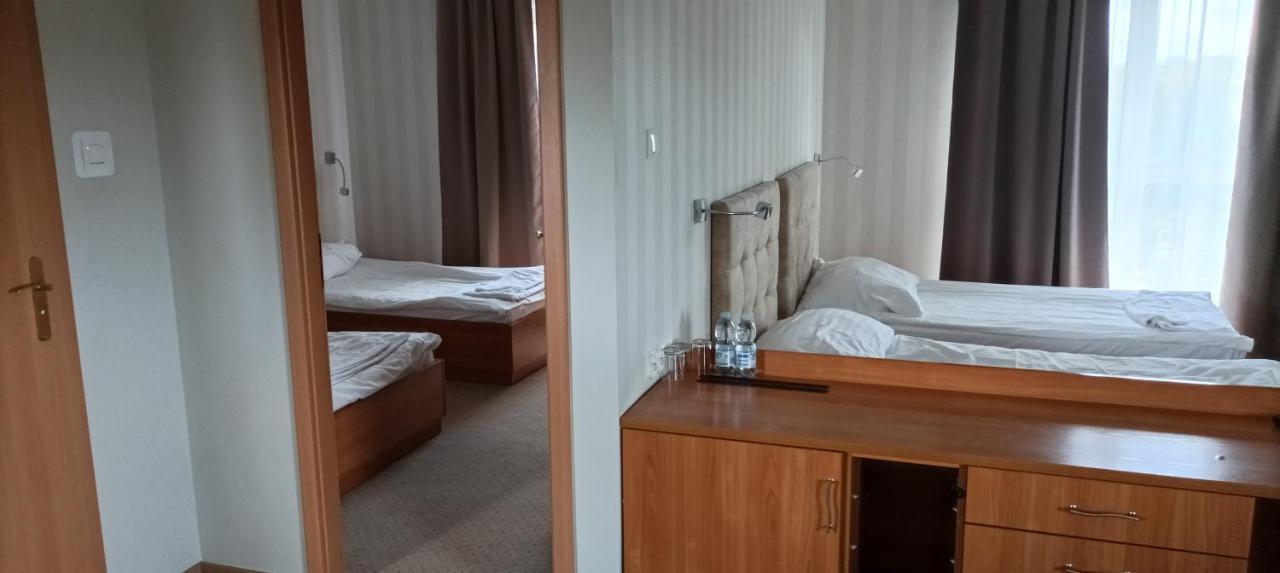 Hotel Przylesie Sierosław Buitenkant foto
