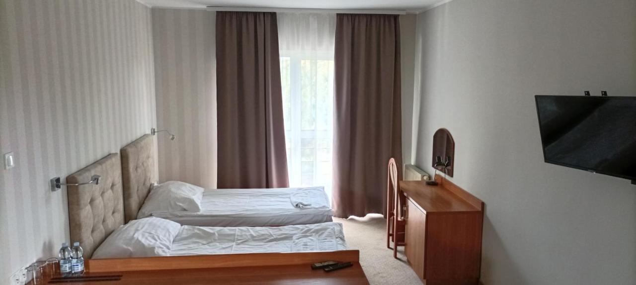 Hotel Przylesie Sierosław Buitenkant foto