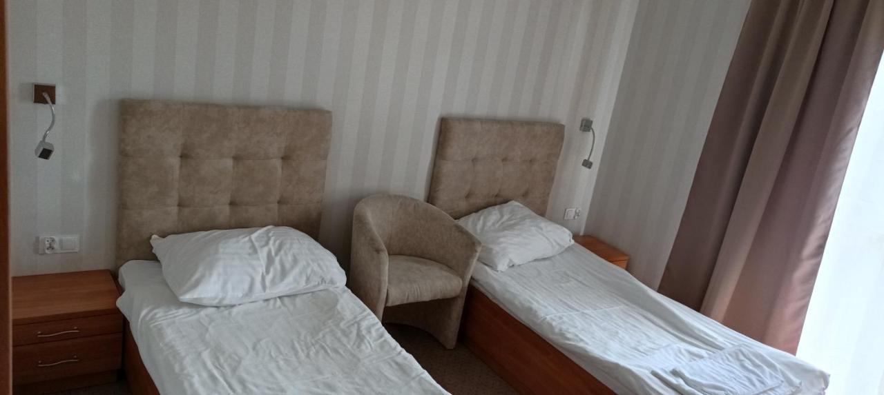 Hotel Przylesie Sierosław Buitenkant foto