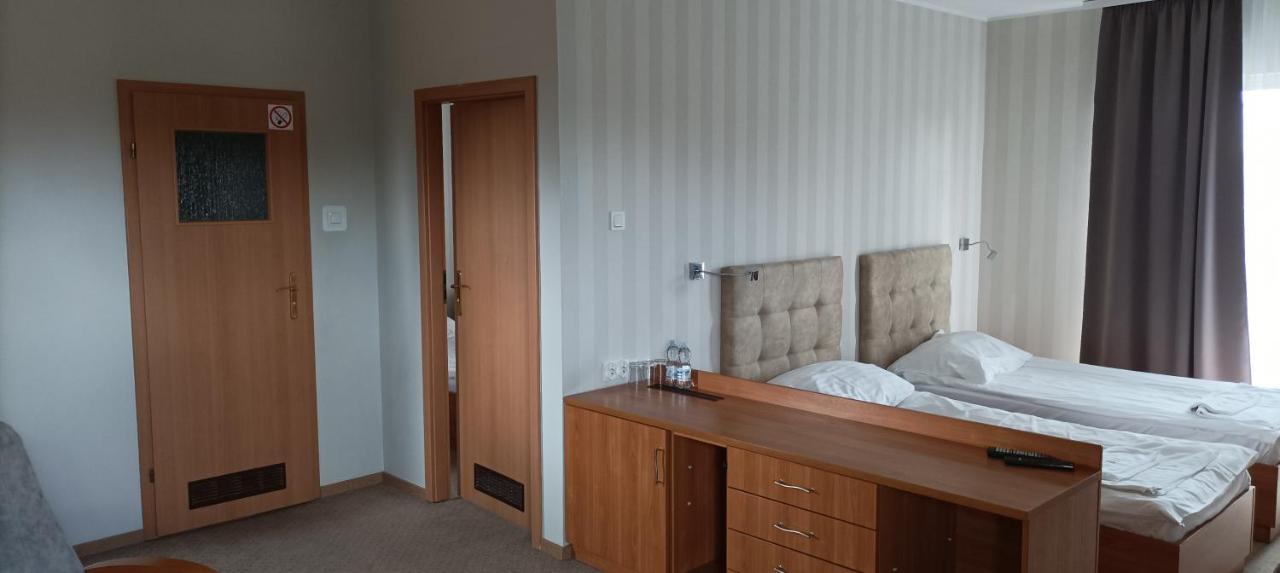 Hotel Przylesie Sierosław Buitenkant foto