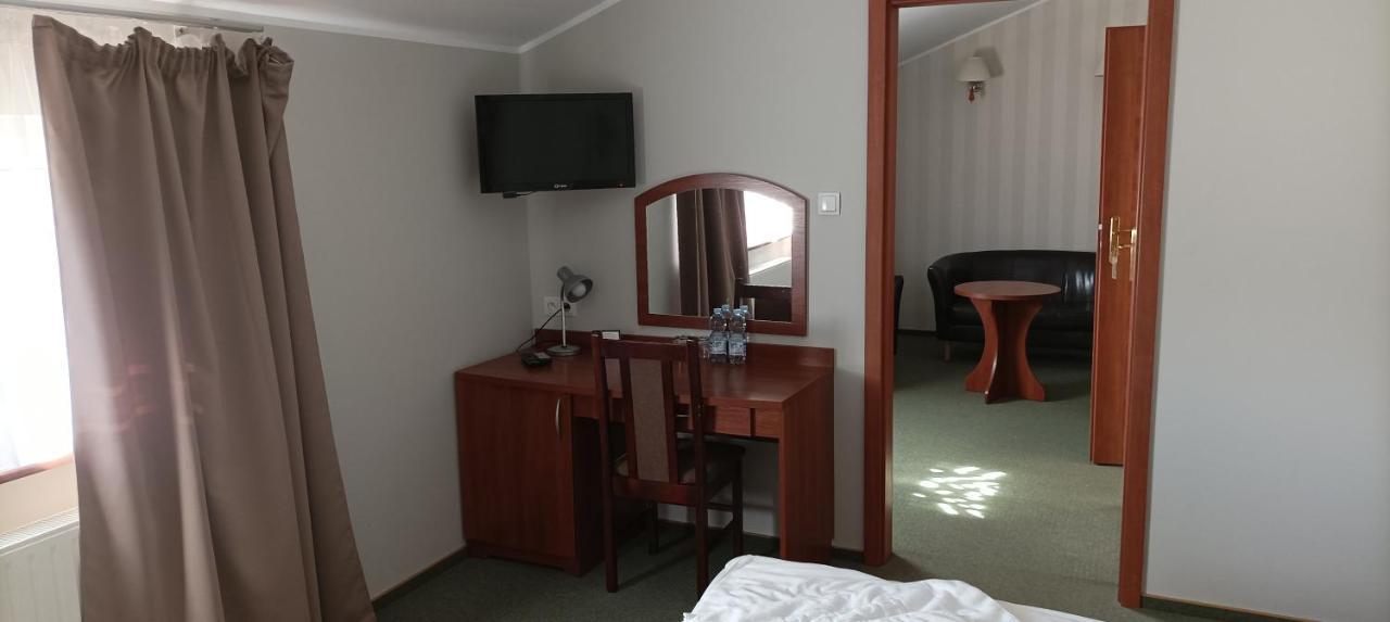 Hotel Przylesie Sierosław Buitenkant foto