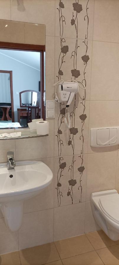 Hotel Przylesie Sierosław Buitenkant foto