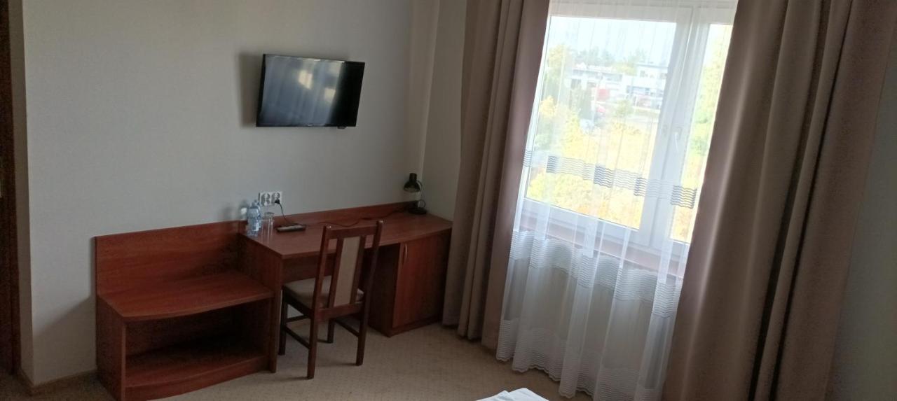 Hotel Przylesie Sierosław Buitenkant foto