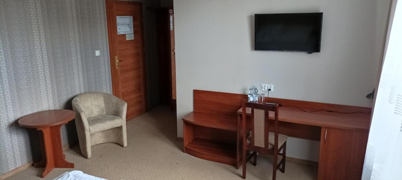Hotel Przylesie Sierosław Buitenkant foto