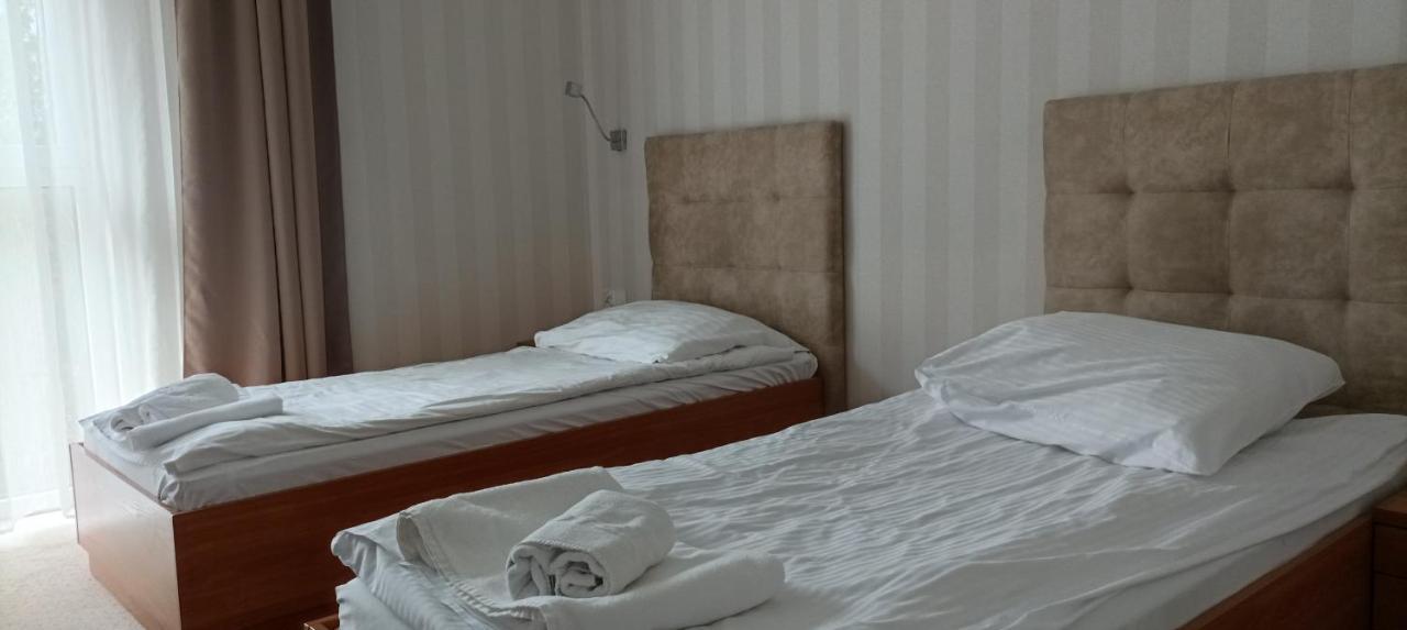 Hotel Przylesie Sierosław Buitenkant foto