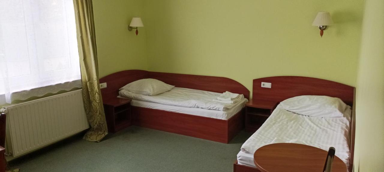 Hotel Przylesie Sierosław Buitenkant foto