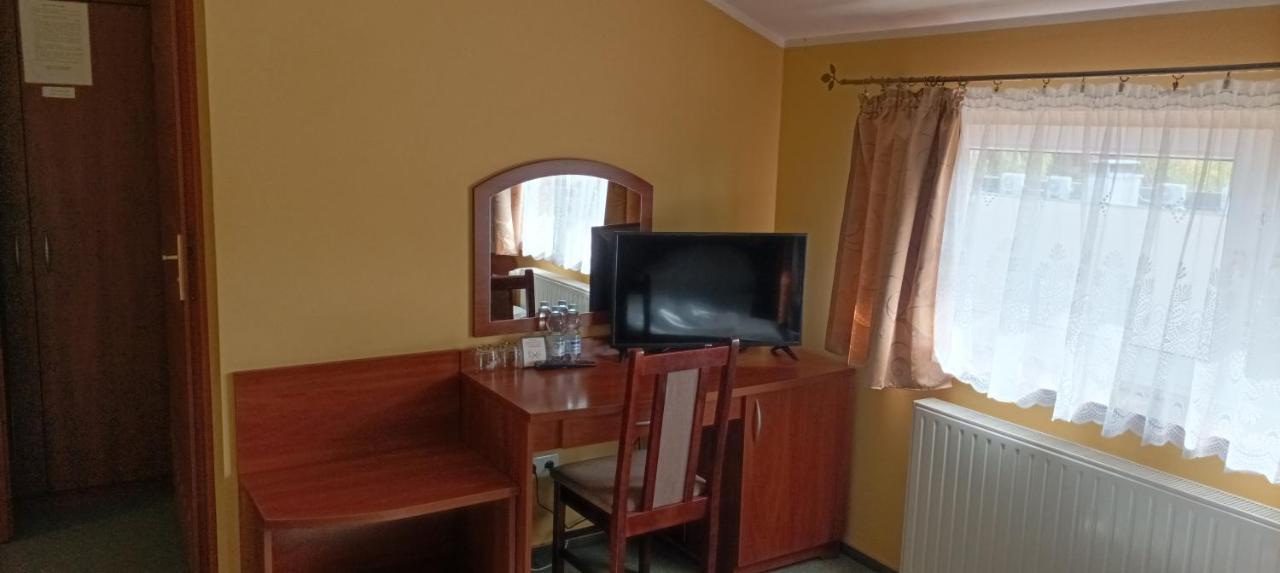 Hotel Przylesie Sierosław Buitenkant foto