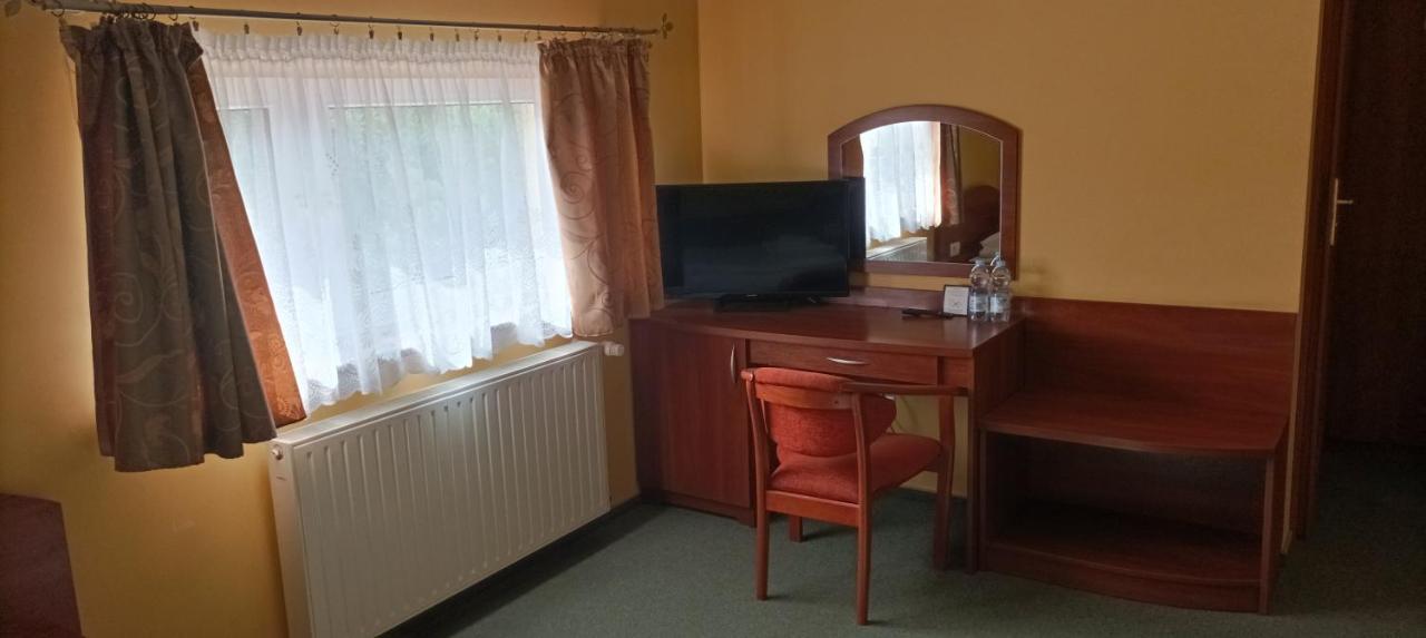 Hotel Przylesie Sierosław Buitenkant foto