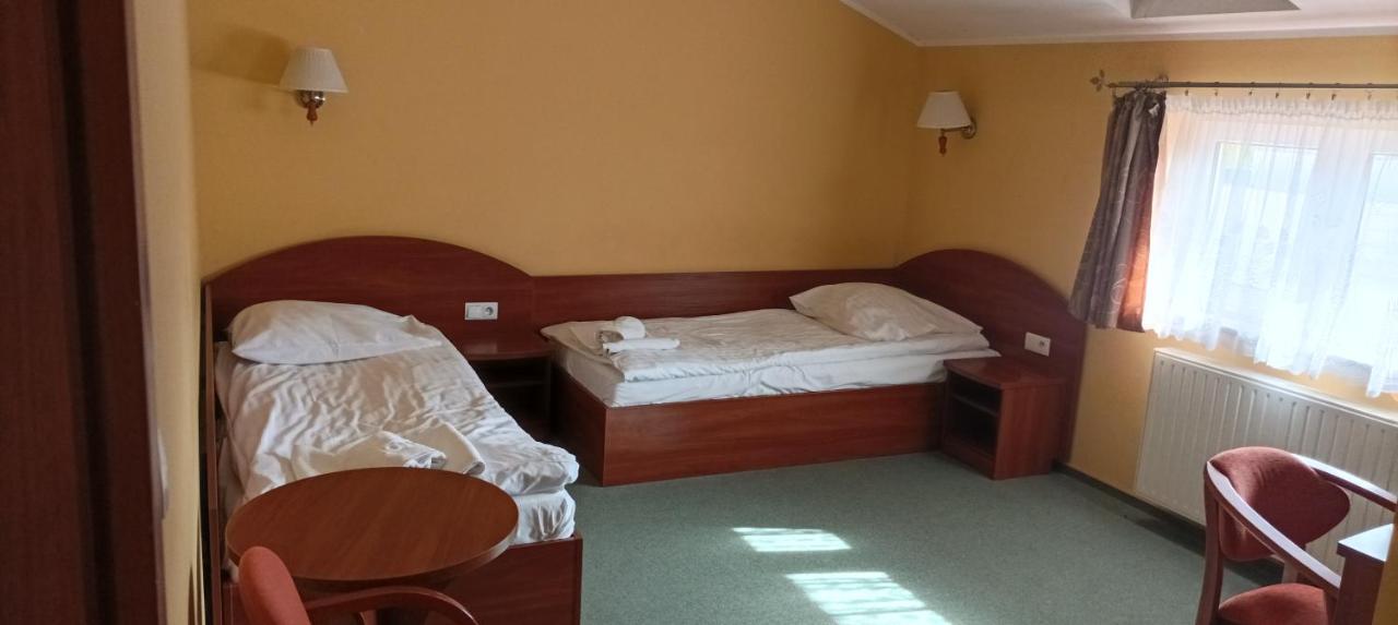 Hotel Przylesie Sierosław Buitenkant foto