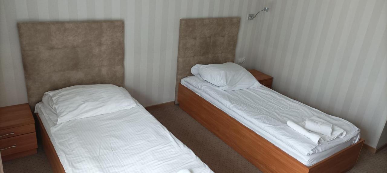 Hotel Przylesie Sierosław Buitenkant foto