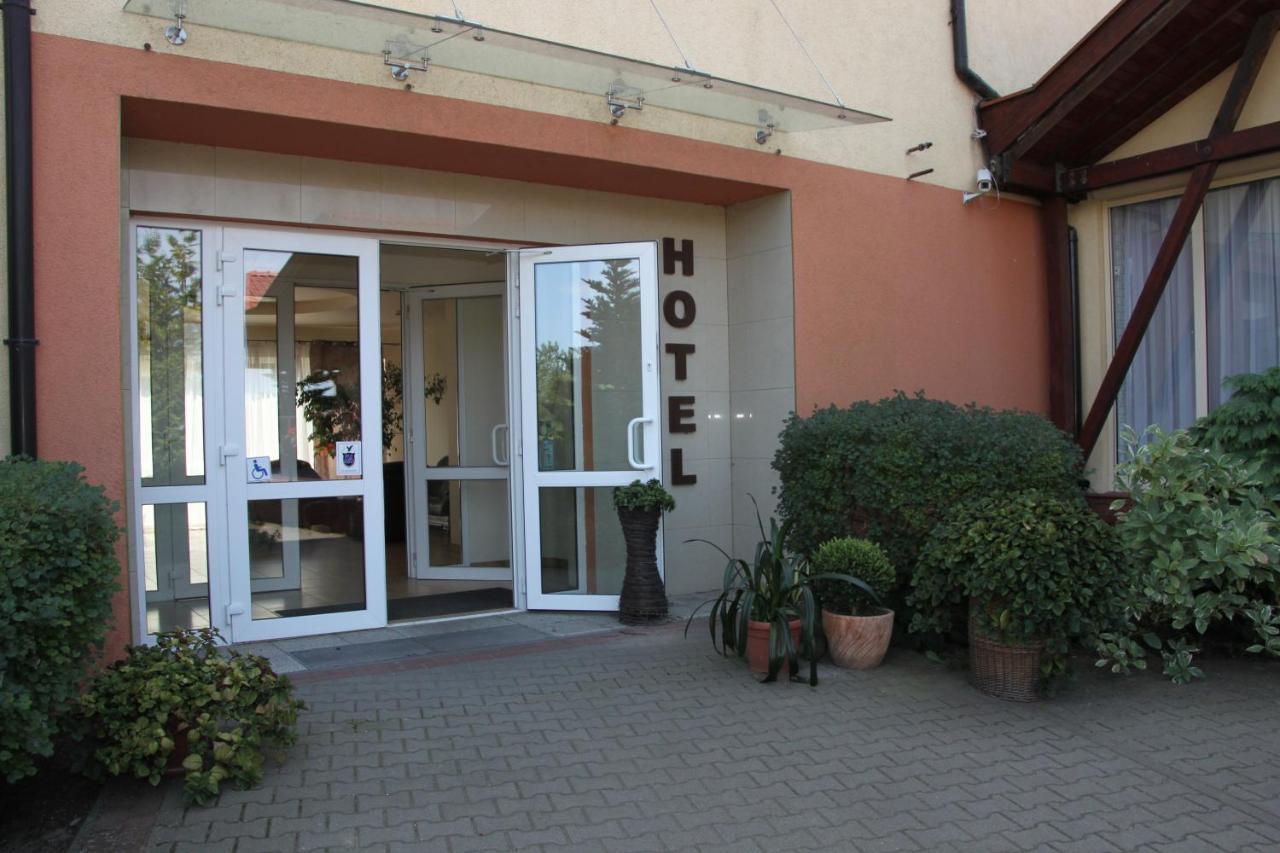 Hotel Przylesie Sierosław Buitenkant foto