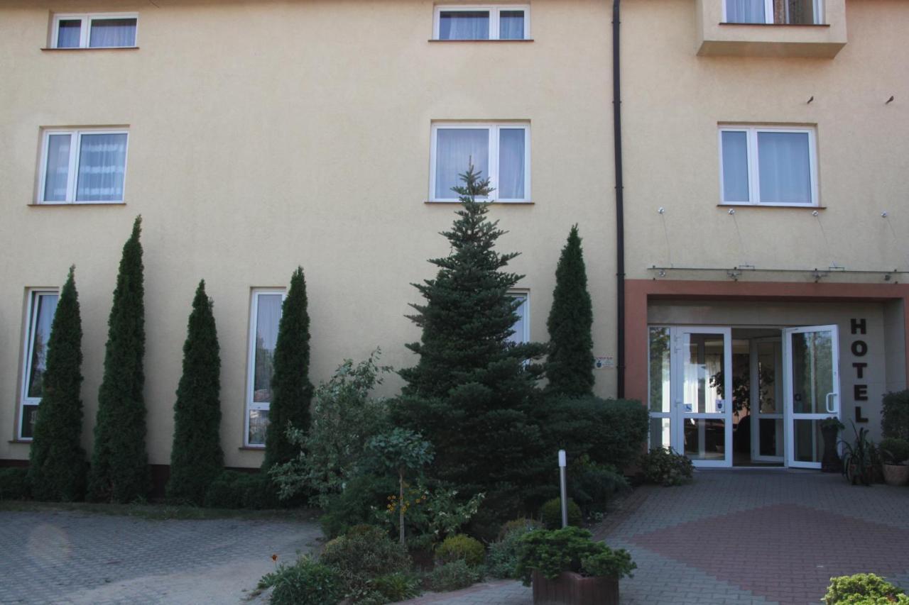 Hotel Przylesie Sierosław Buitenkant foto